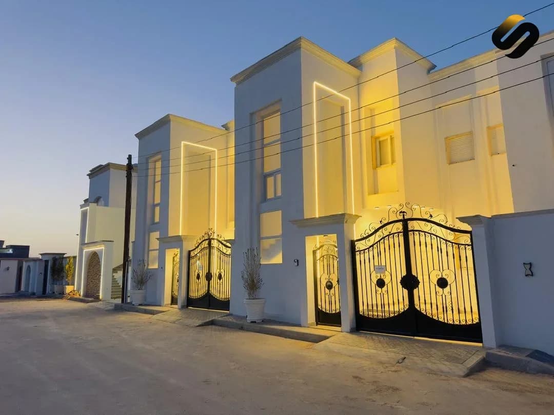 منزل تشطيب حذيث في عين زارة  1