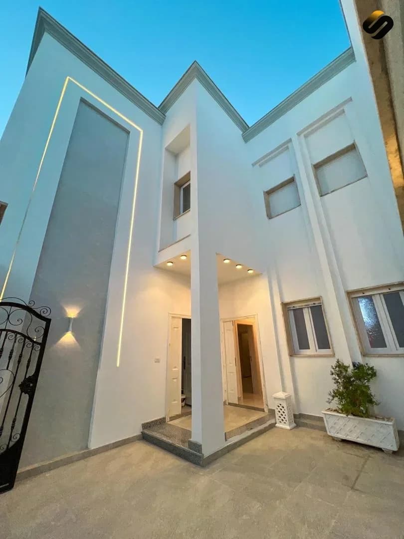 منزل تشطيب حذيث في عين زارة  3