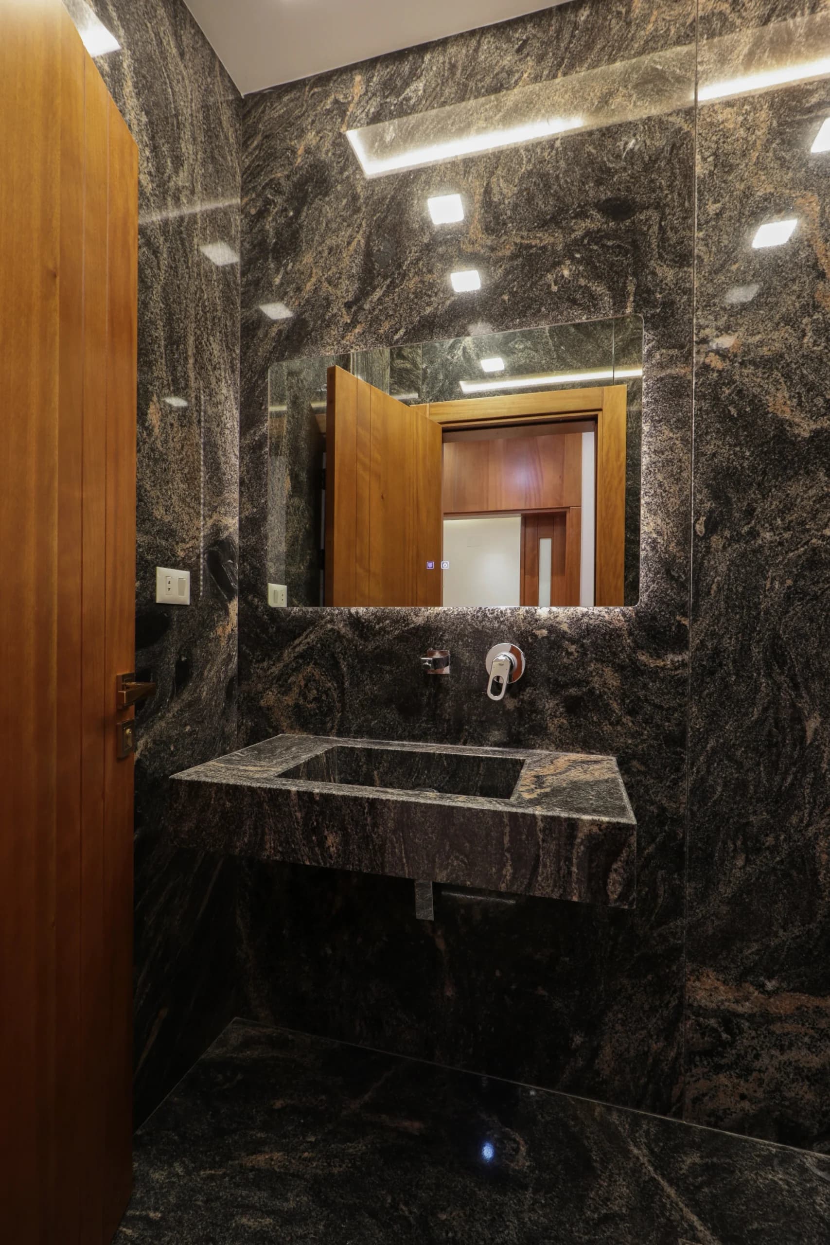 فيلا حذيثه في سوق الجمعة 19