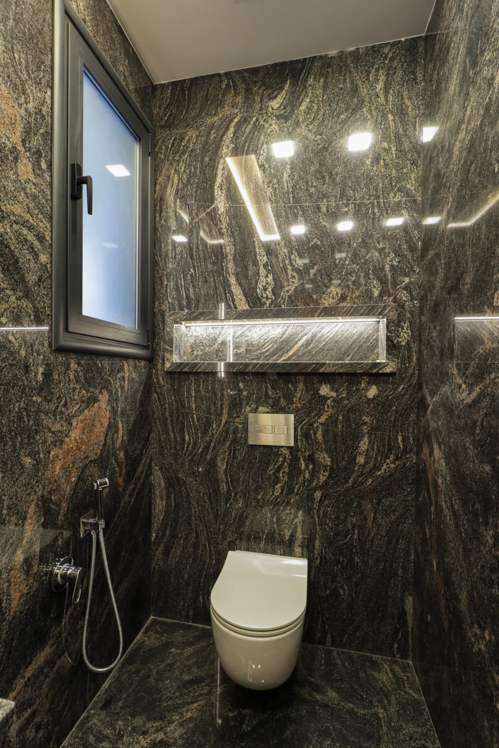 فيلا حذيثه في سوق الجمعة 18