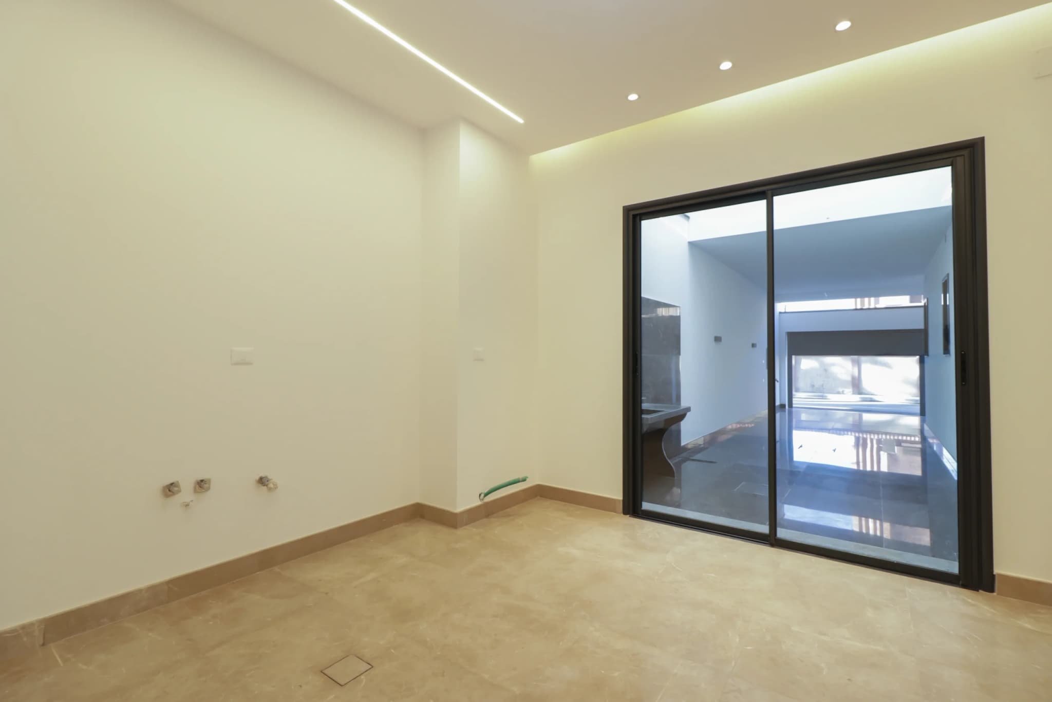 فيلا حذيثه في سوق الجمعة 20