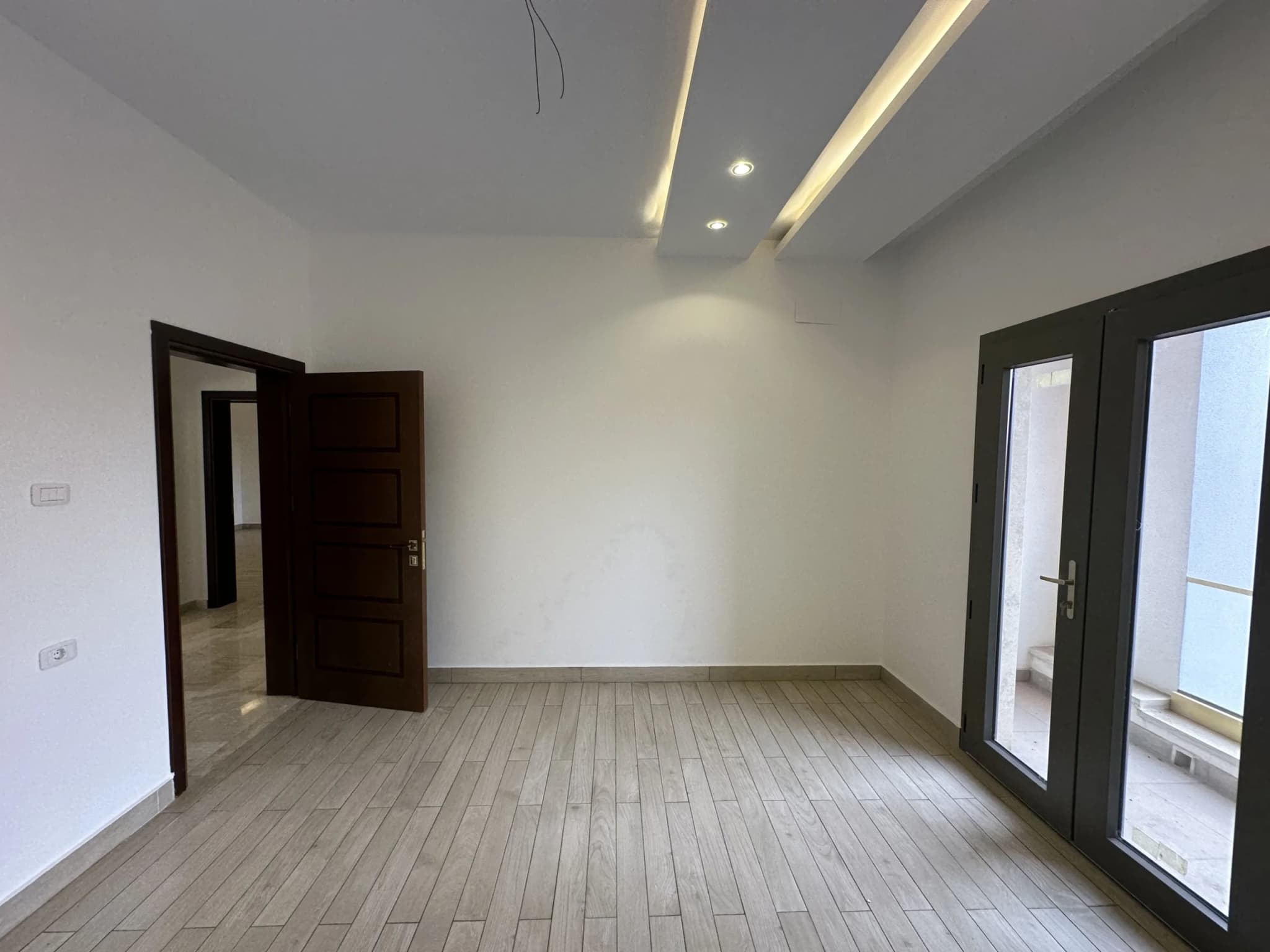 	فيلا تقسيم داخلي شقتين وملحق 21