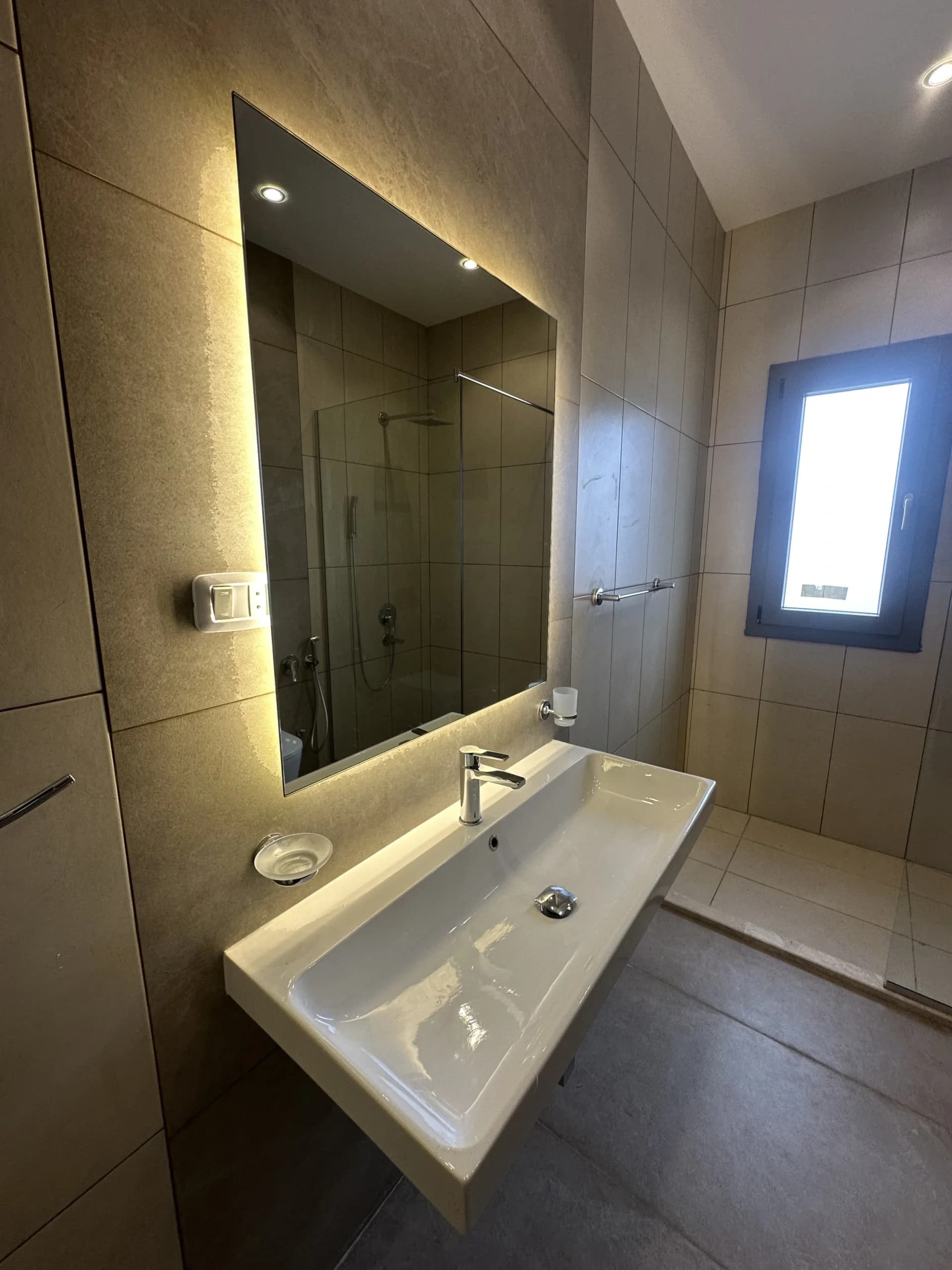 	فيلا تقسيم داخلي شقتين وملحق 24