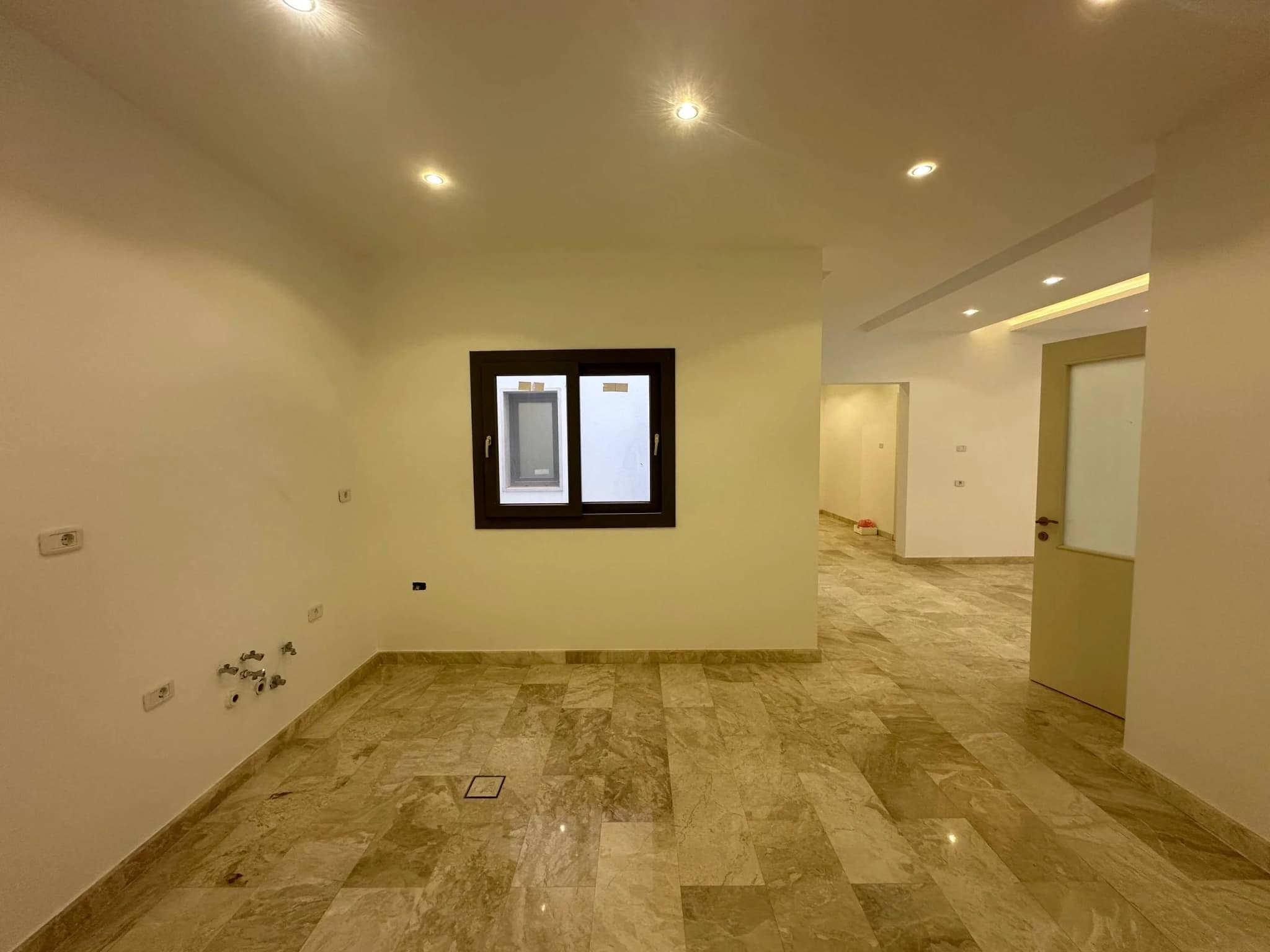 فيلا تقسيم داخلي شقتين وملحق 12