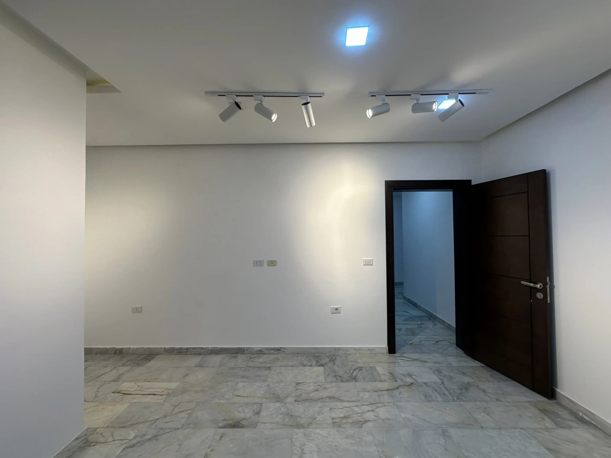 فرصة لإمتلاك شقة بتفاصيل ممتازة  21