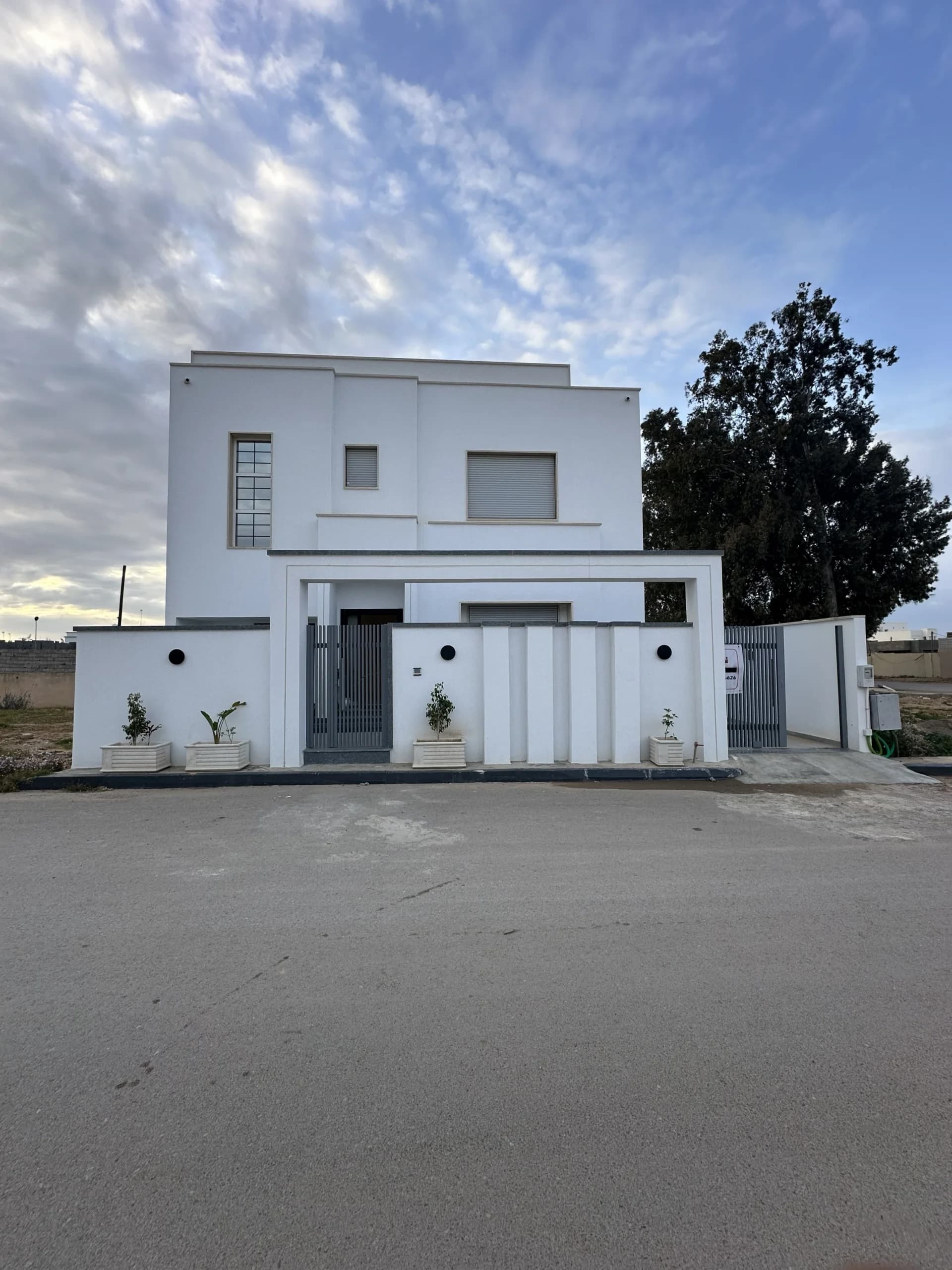 💎 فرصة عقارية فاخرة للبيع: رفاهية المساحة والخصوصية التامة 💎 1