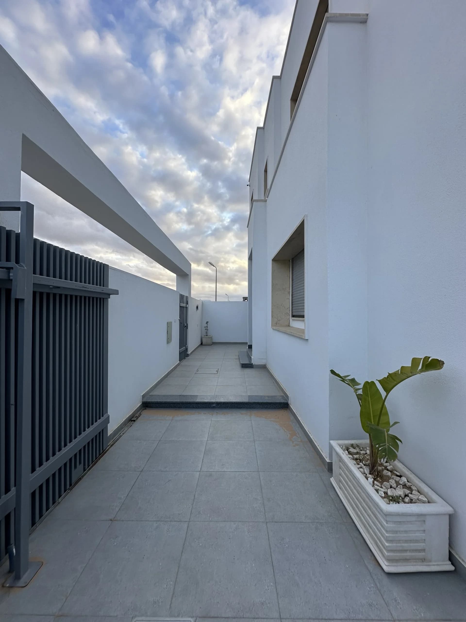 💎 فرصة عقارية فاخرة للبيع: رفاهية المساحة والخصوصية التامة 💎 4