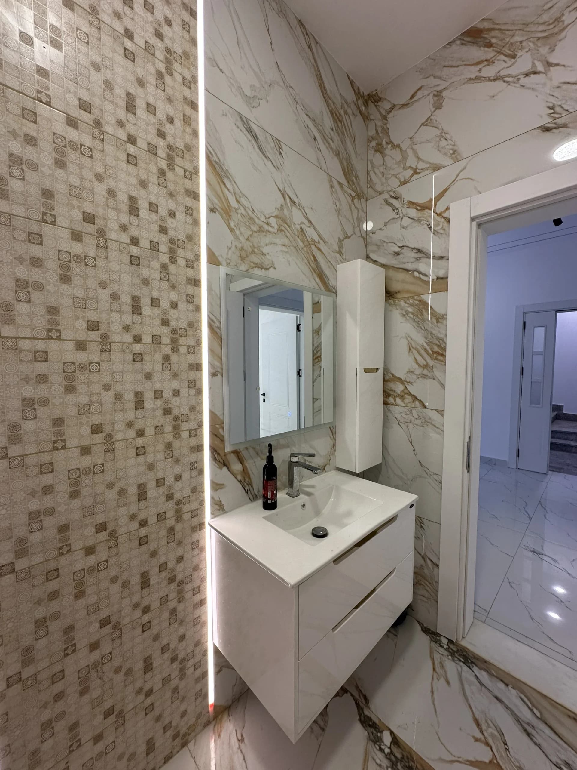 💎 فرصة عقارية فاخرة للبيع: رفاهية المساحة والخصوصية التامة 💎 13