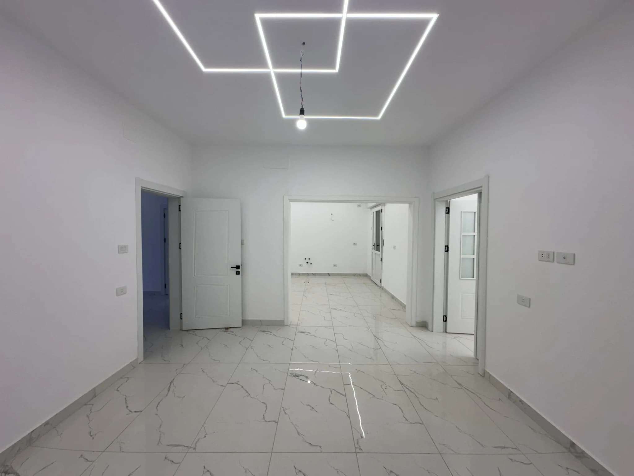 💎 فرصة عقارية فاخرة للبيع: رفاهية المساحة والخصوصية التامة 💎 16