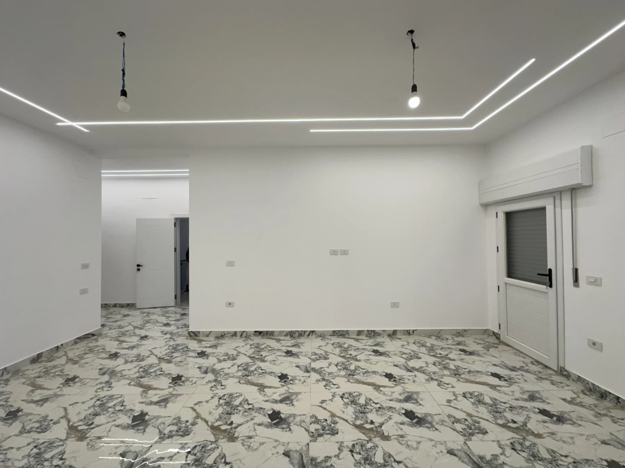 💎 فرصة عقارية فاخرة للبيع: رفاهية المساحة والخصوصية التامة 💎 42