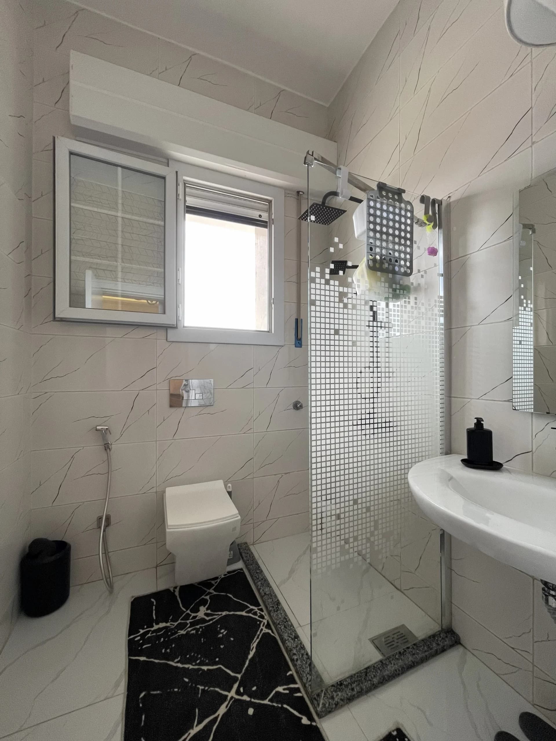 🏛️ فيلا فاخرة للبيع: تصميم عصري ونظام أدوار مفصولة 1