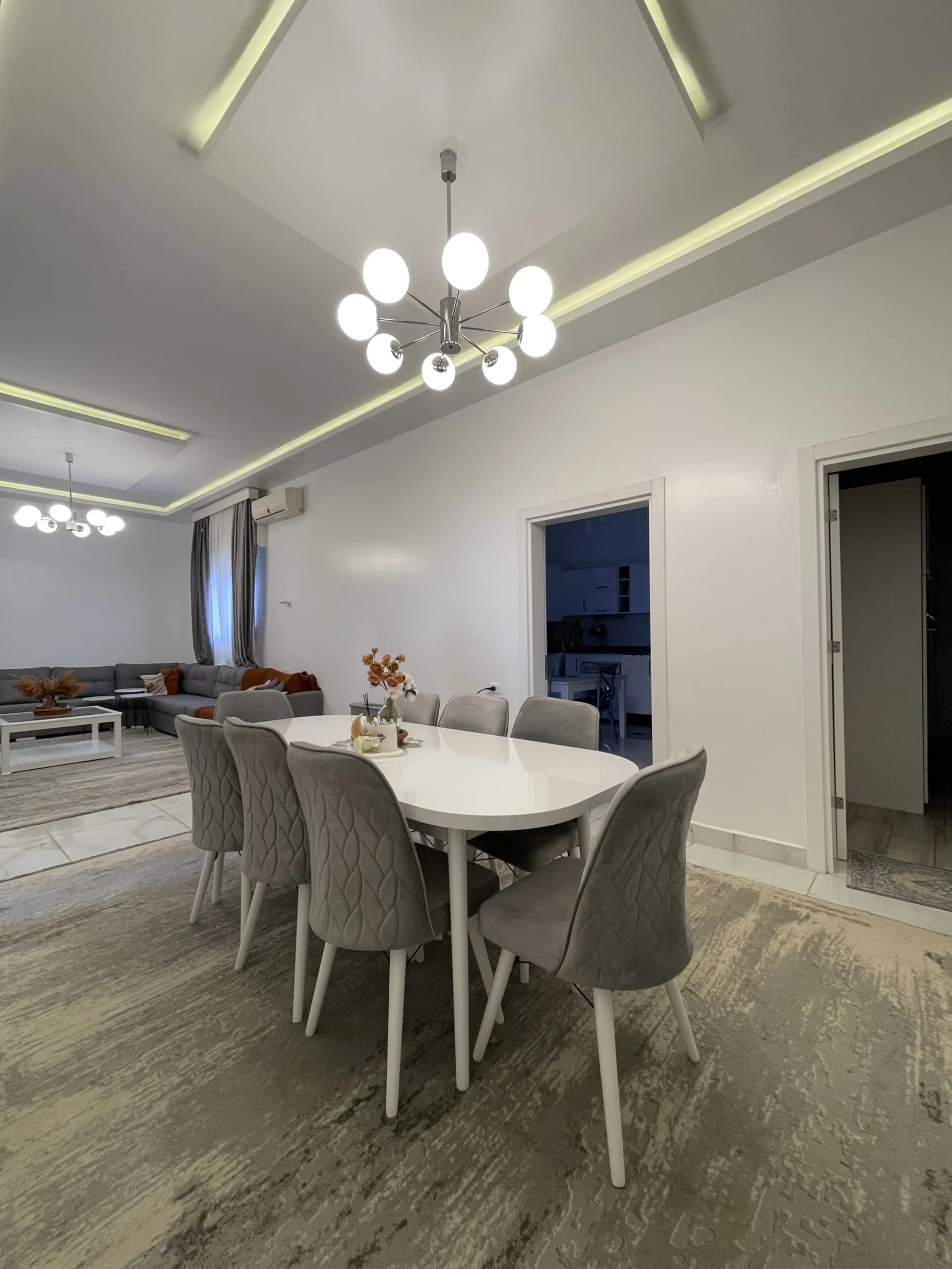 🏛️ فيلا فاخرة للبيع: تصميم عصري ونظام أدوار مفصولة 4