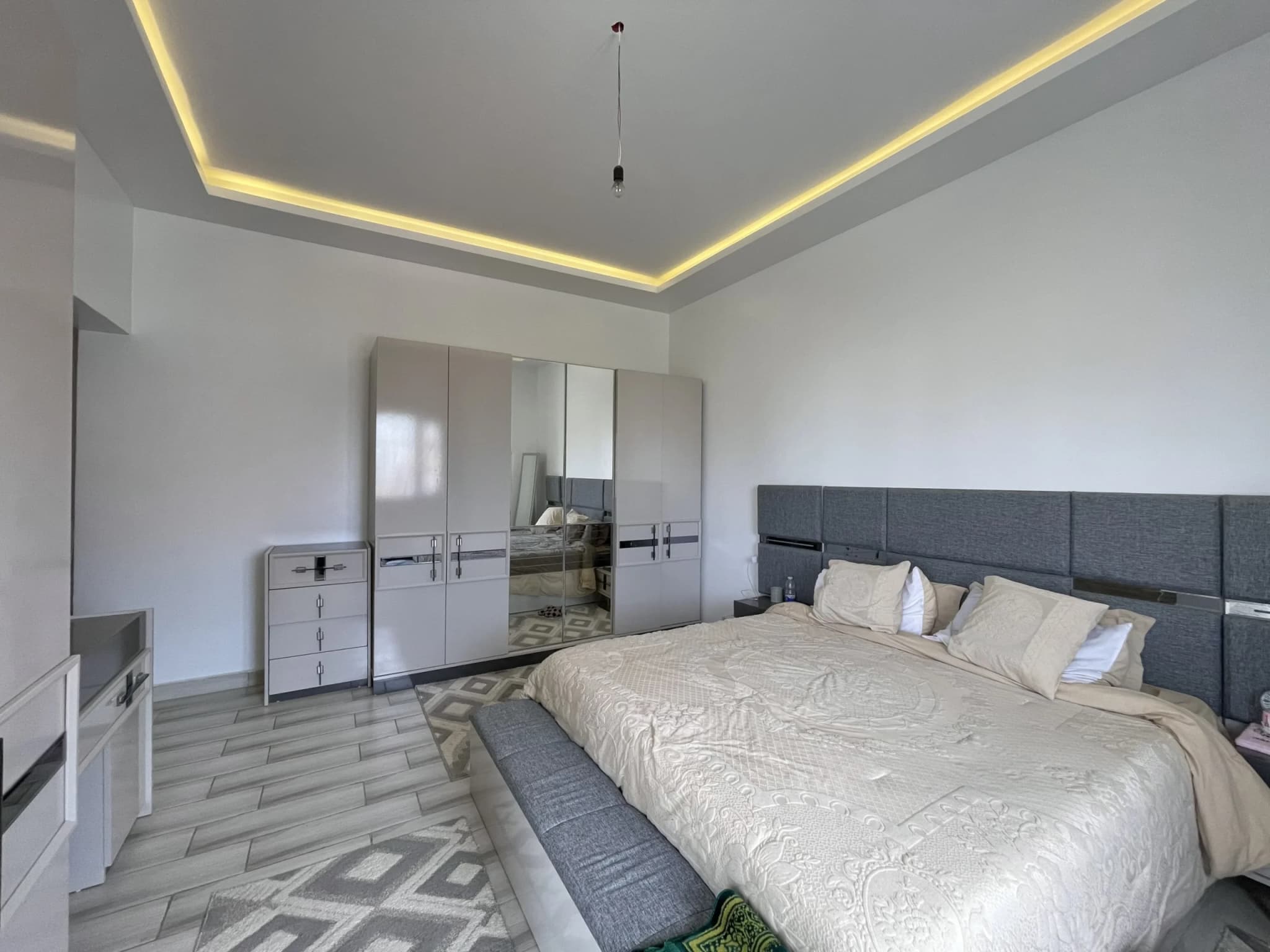 🏛️ فيلا فاخرة للبيع: تصميم عصري ونظام أدوار مفصولة 12