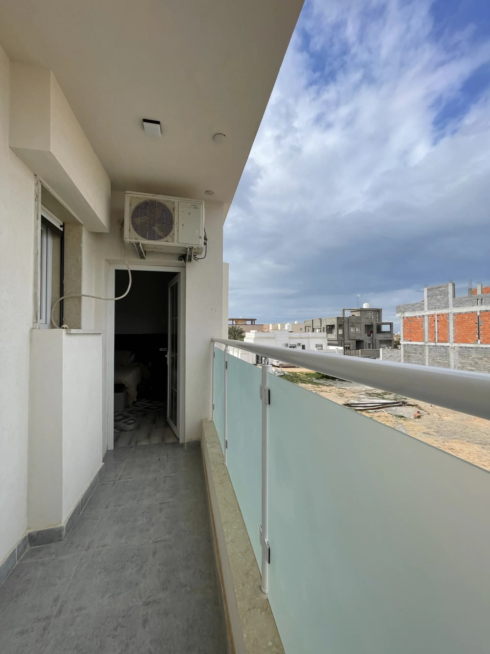 🏛️ فيلا فاخرة للبيع: تصميم عصري ونظام أدوار مفصولة 15