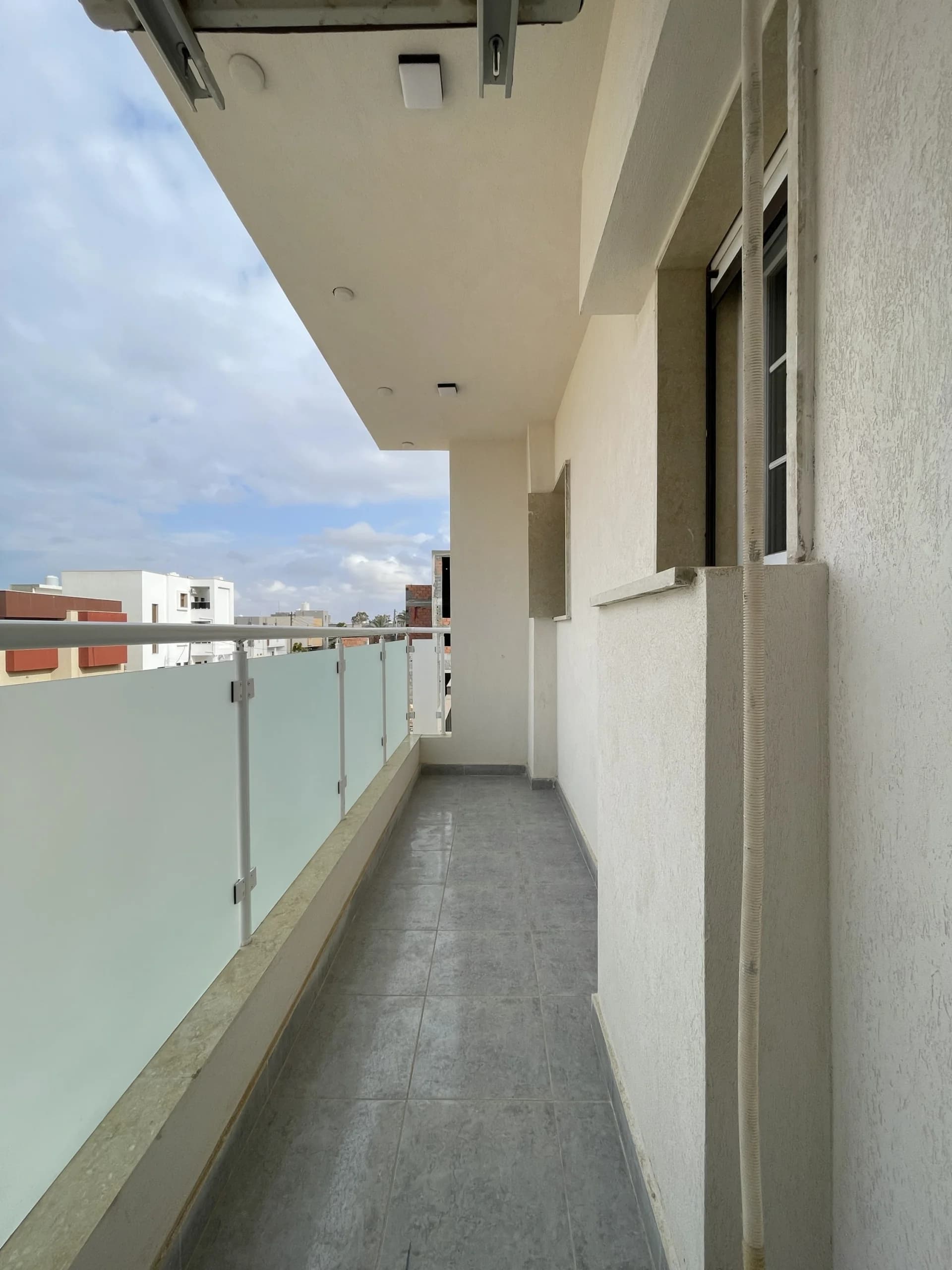 🏛️ فيلا فاخرة للبيع: تصميم عصري ونظام أدوار مفصولة 14