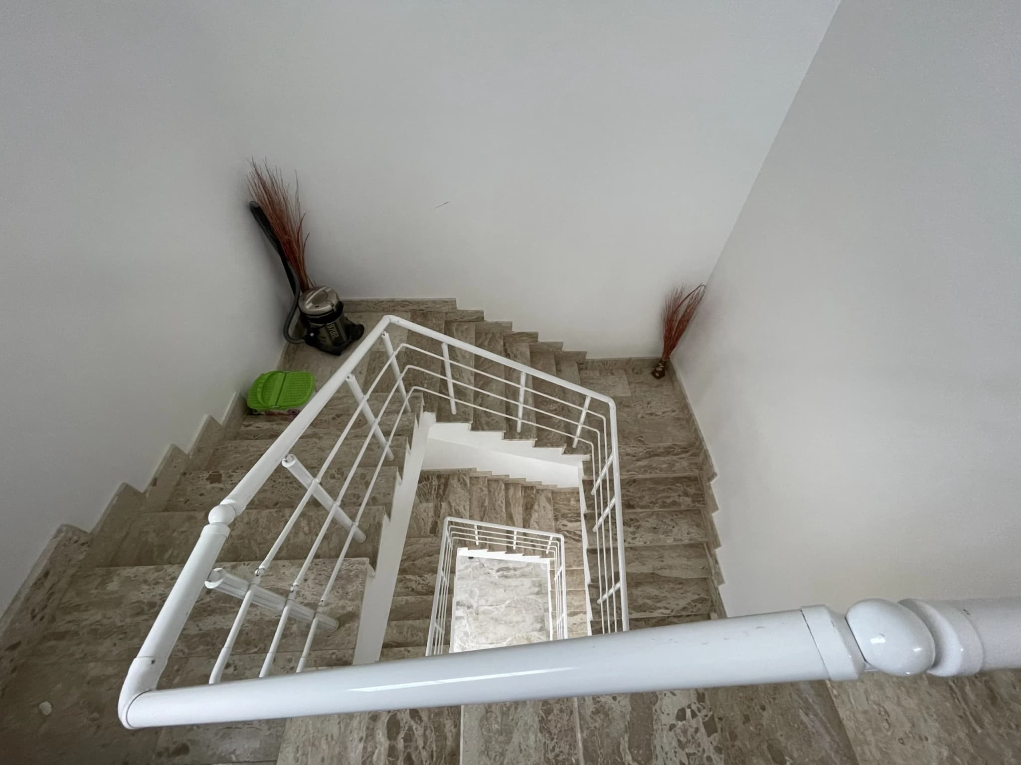 🏛️ فيلا فاخرة للبيع: تصميم عصري ونظام أدوار مفصولة 19