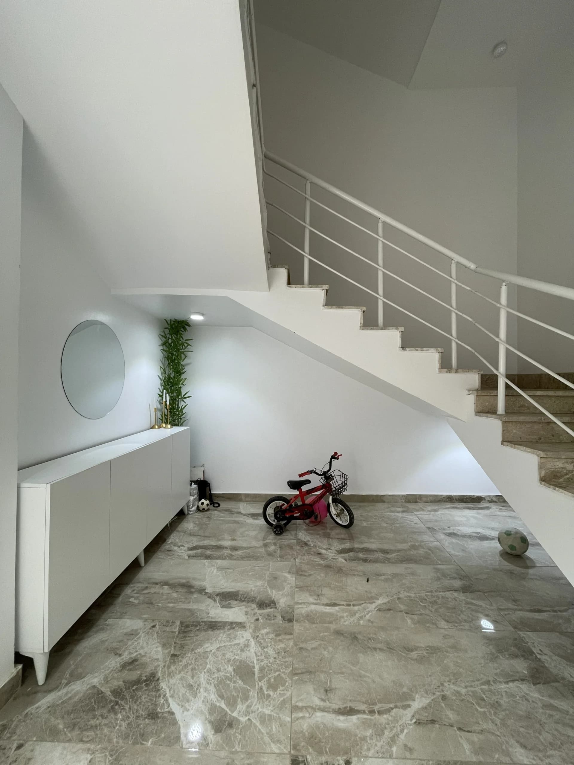 🏛️ فيلا فاخرة للبيع: تصميم عصري ونظام أدوار مفصولة 20