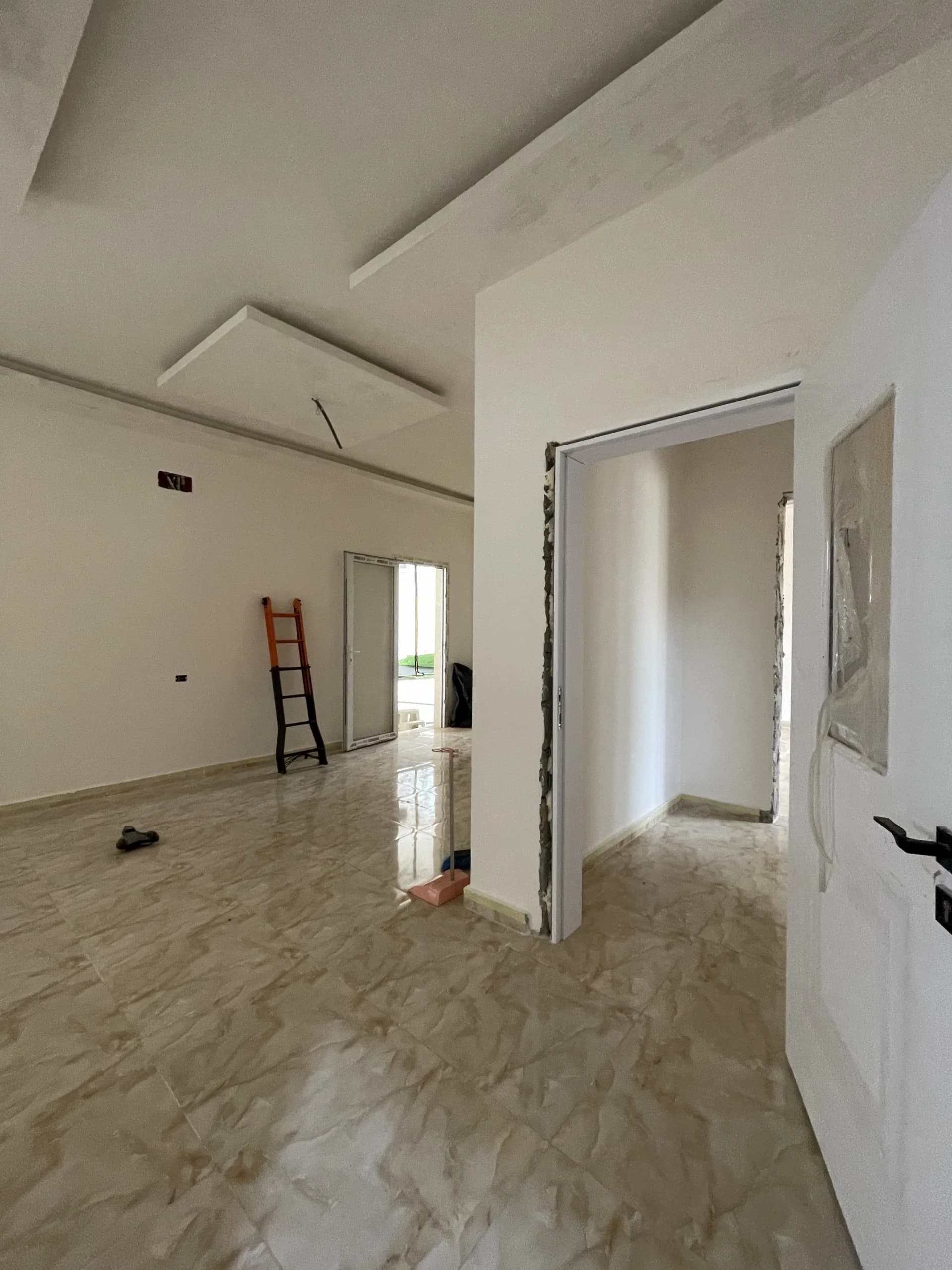 🏛️ فيلا فاخرة للبيع: تصميم عصري ونظام أدوار مفصولة 22