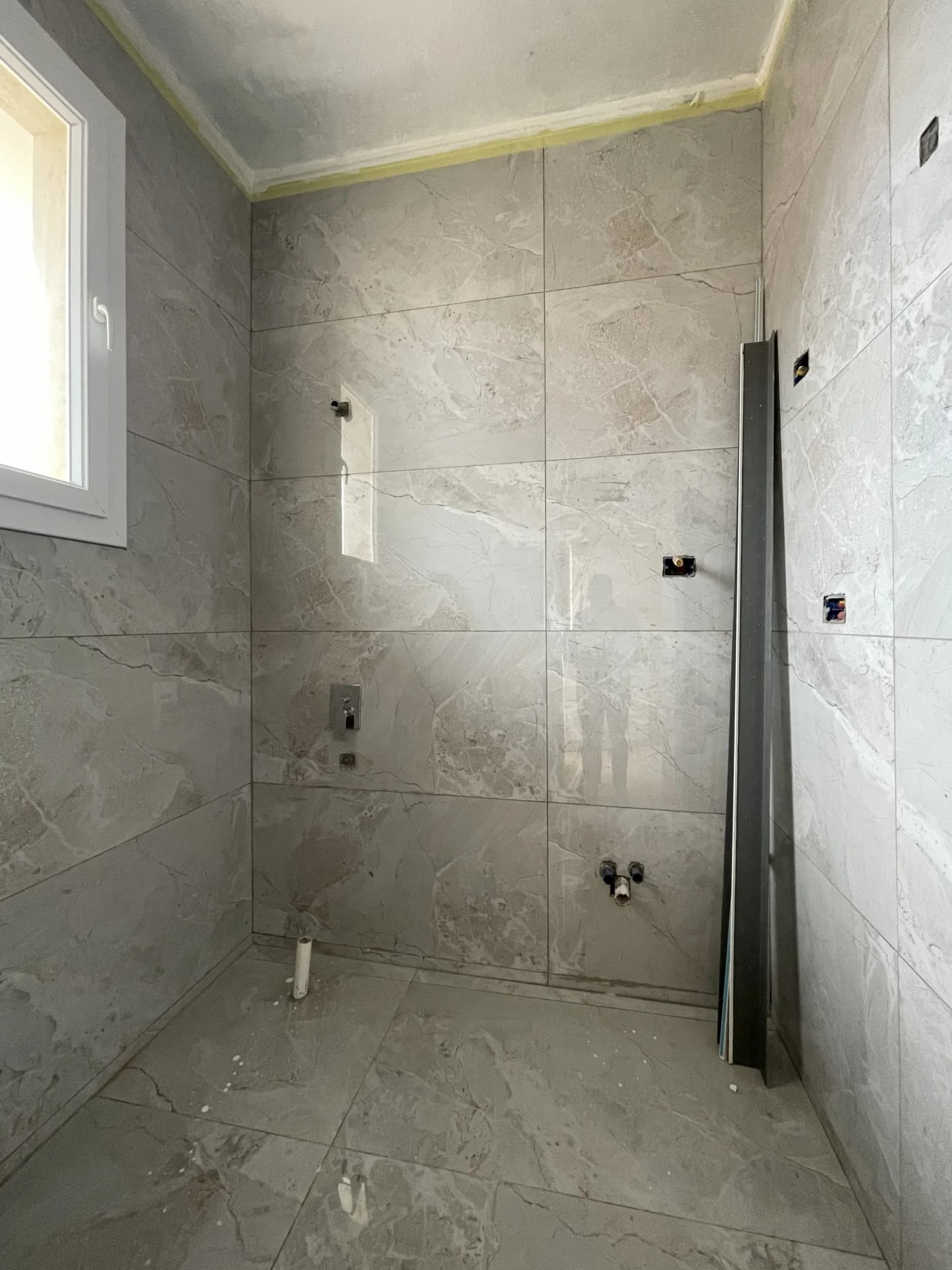 🏛️ فيلا فاخرة للبيع: تصميم عصري ونظام أدوار مفصولة 26