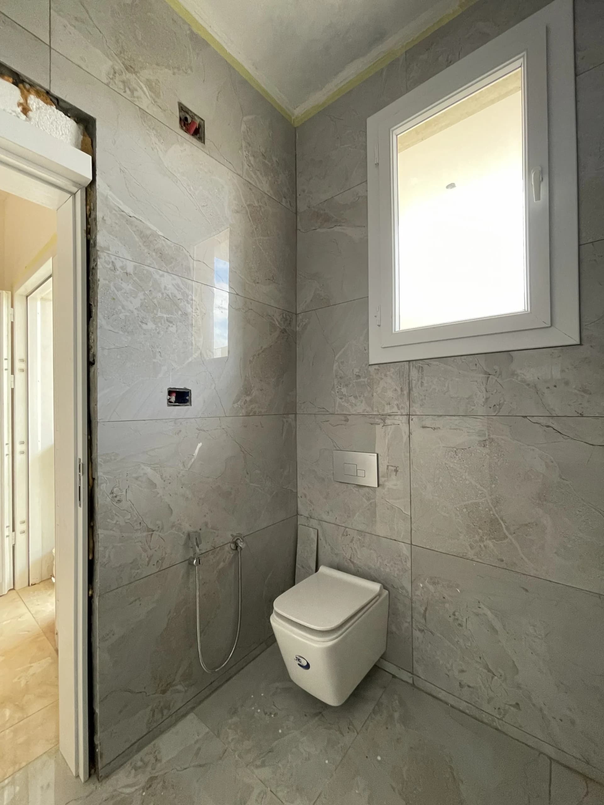 🏛️ فيلا فاخرة للبيع: تصميم عصري ونظام أدوار مفصولة 25