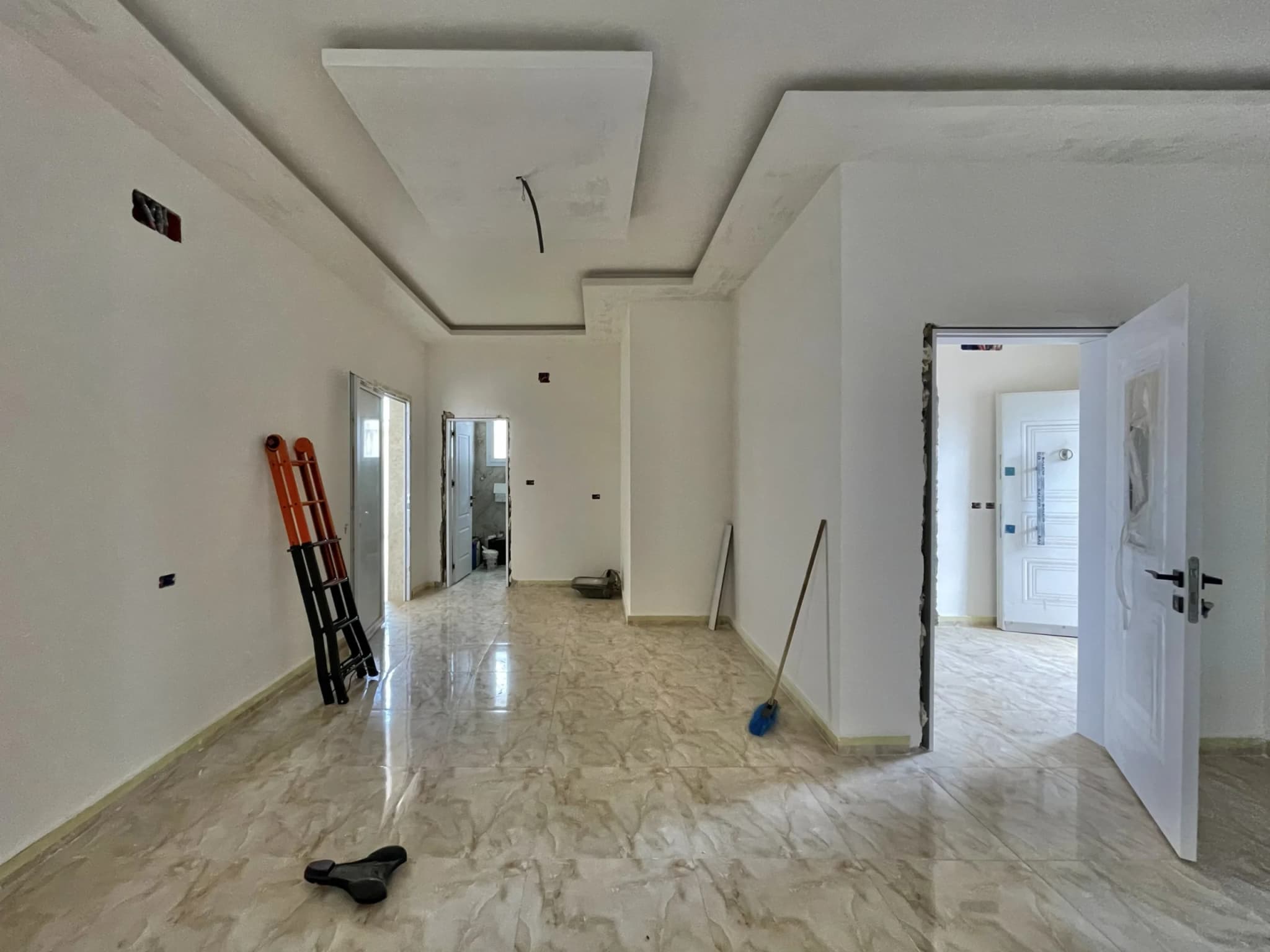 🏛️ فيلا فاخرة للبيع: تصميم عصري ونظام أدوار مفصولة 32