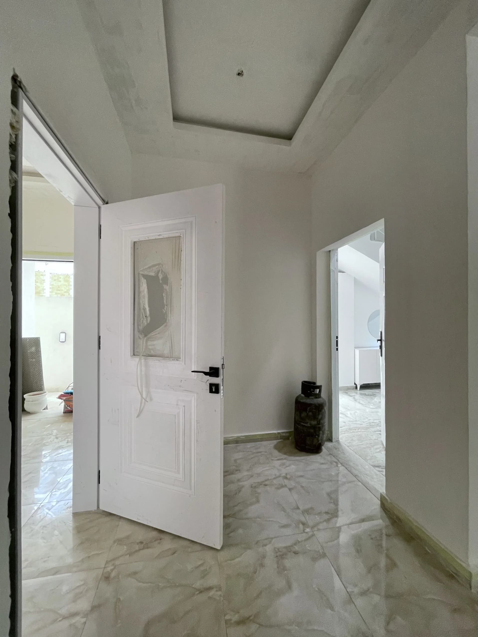 🏛️ فيلا فاخرة للبيع: تصميم عصري ونظام أدوار مفصولة 31