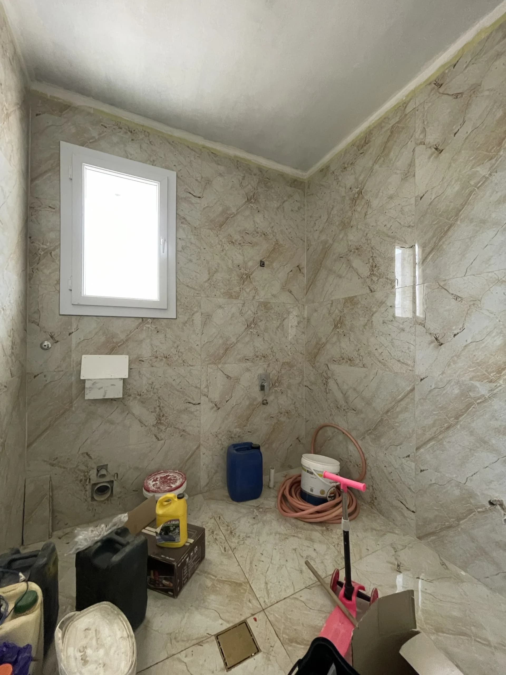 🏛️ فيلا فاخرة للبيع: تصميم عصري ونظام أدوار مفصولة 33