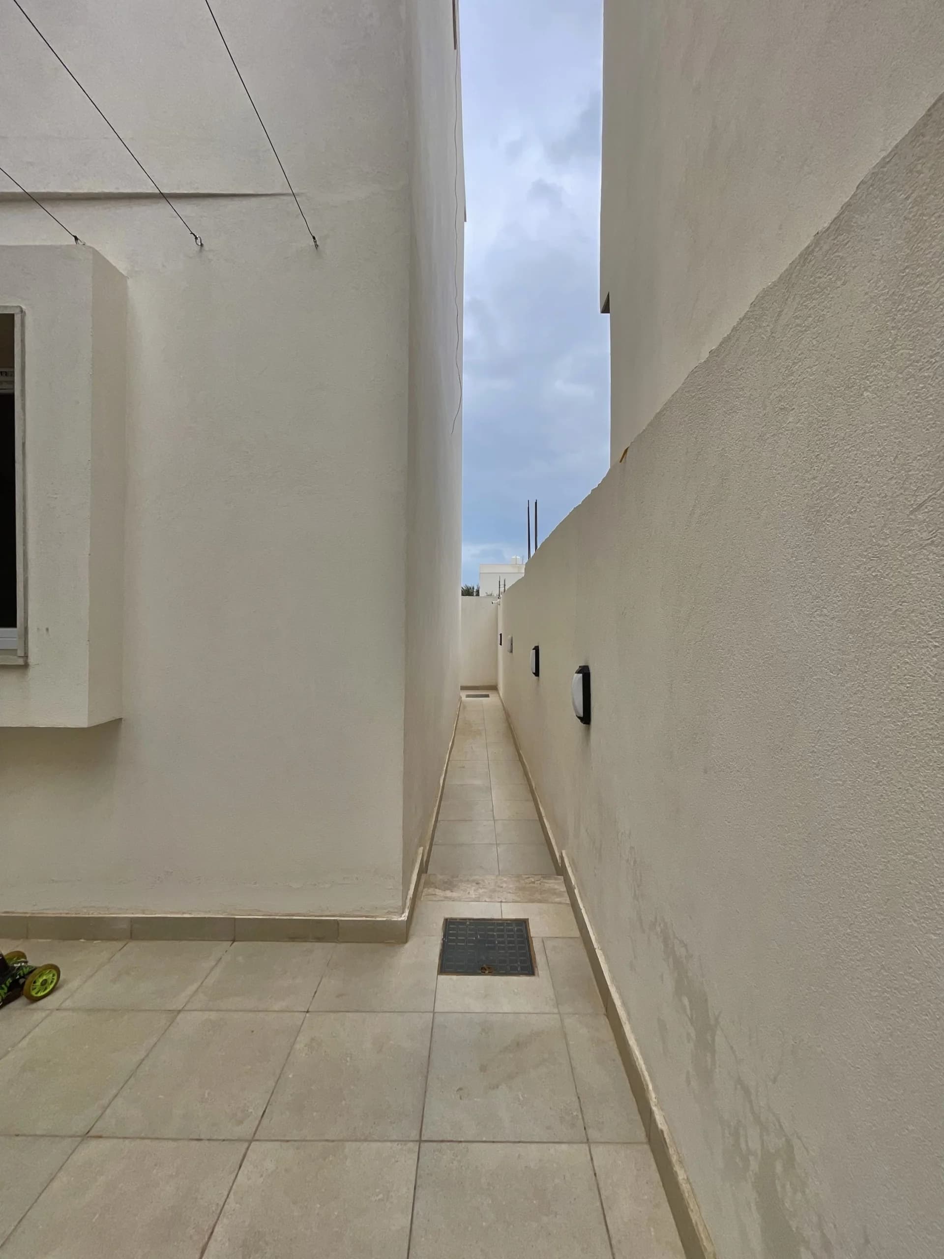 🏛️ فيلا فاخرة للبيع: تصميم عصري ونظام أدوار مفصولة 36