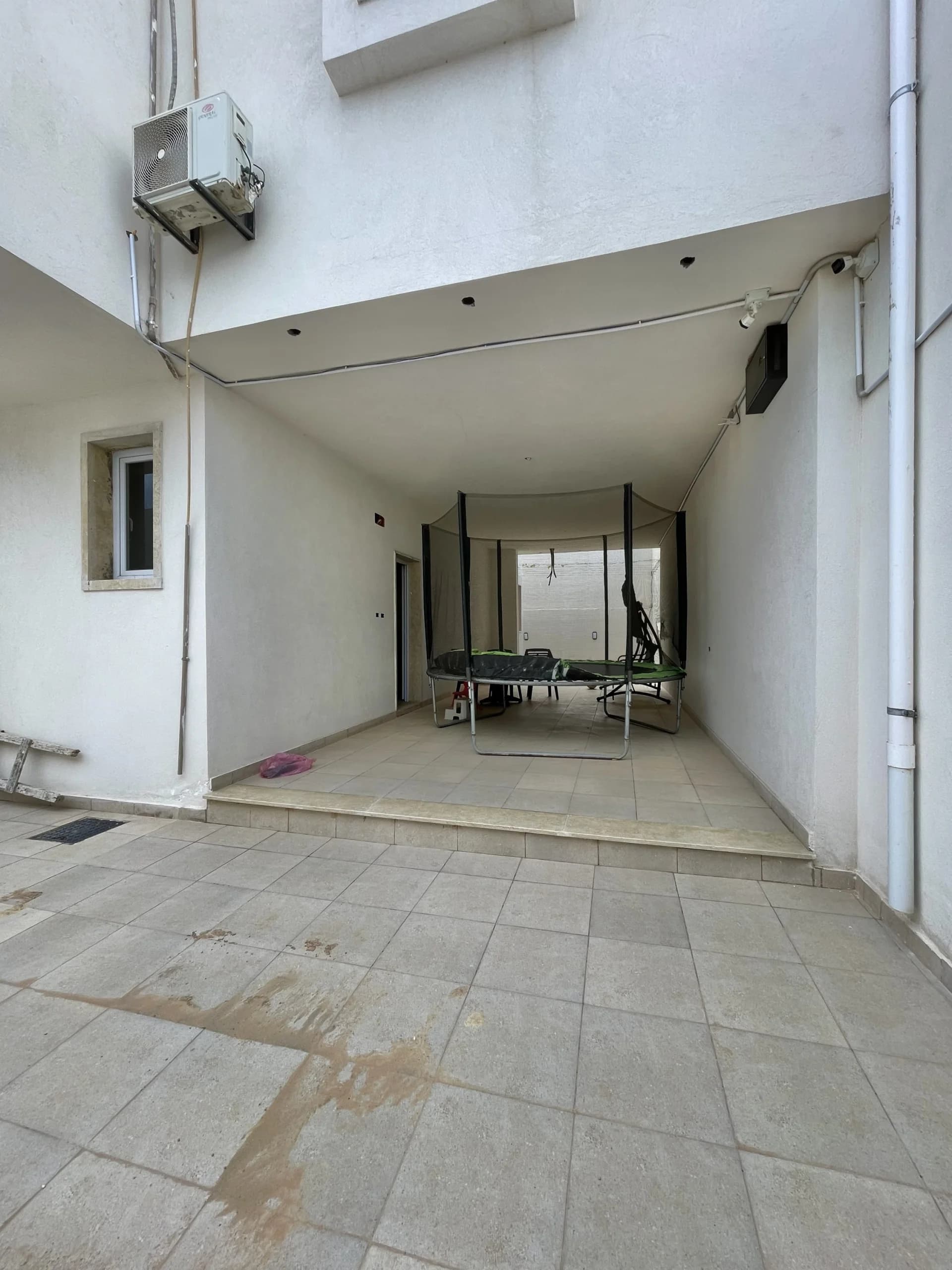 🏛️ فيلا فاخرة للبيع: تصميم عصري ونظام أدوار مفصولة 38