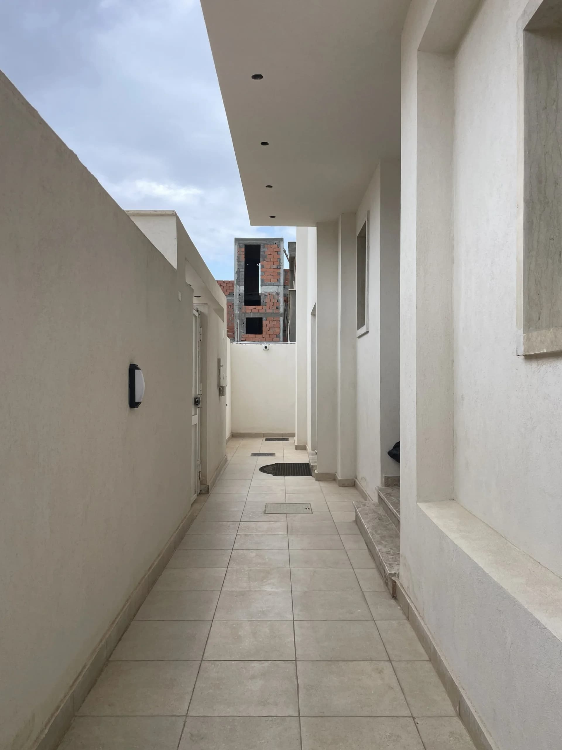 🏛️ فيلا فاخرة للبيع: تصميم عصري ونظام أدوار مفصولة 40