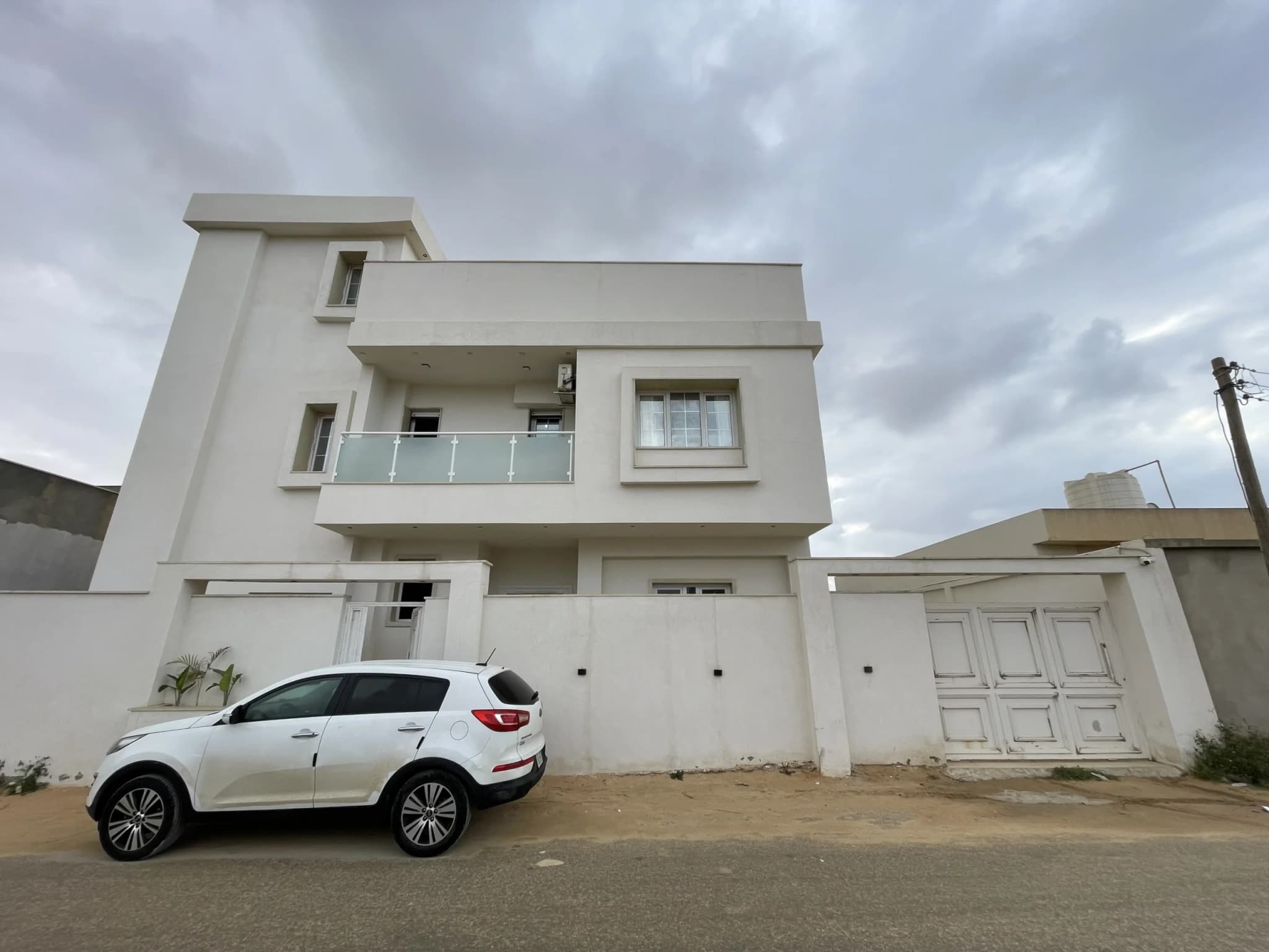 🏛️ فيلا فاخرة للبيع: تصميم عصري ونظام أدوار مفصولة 41