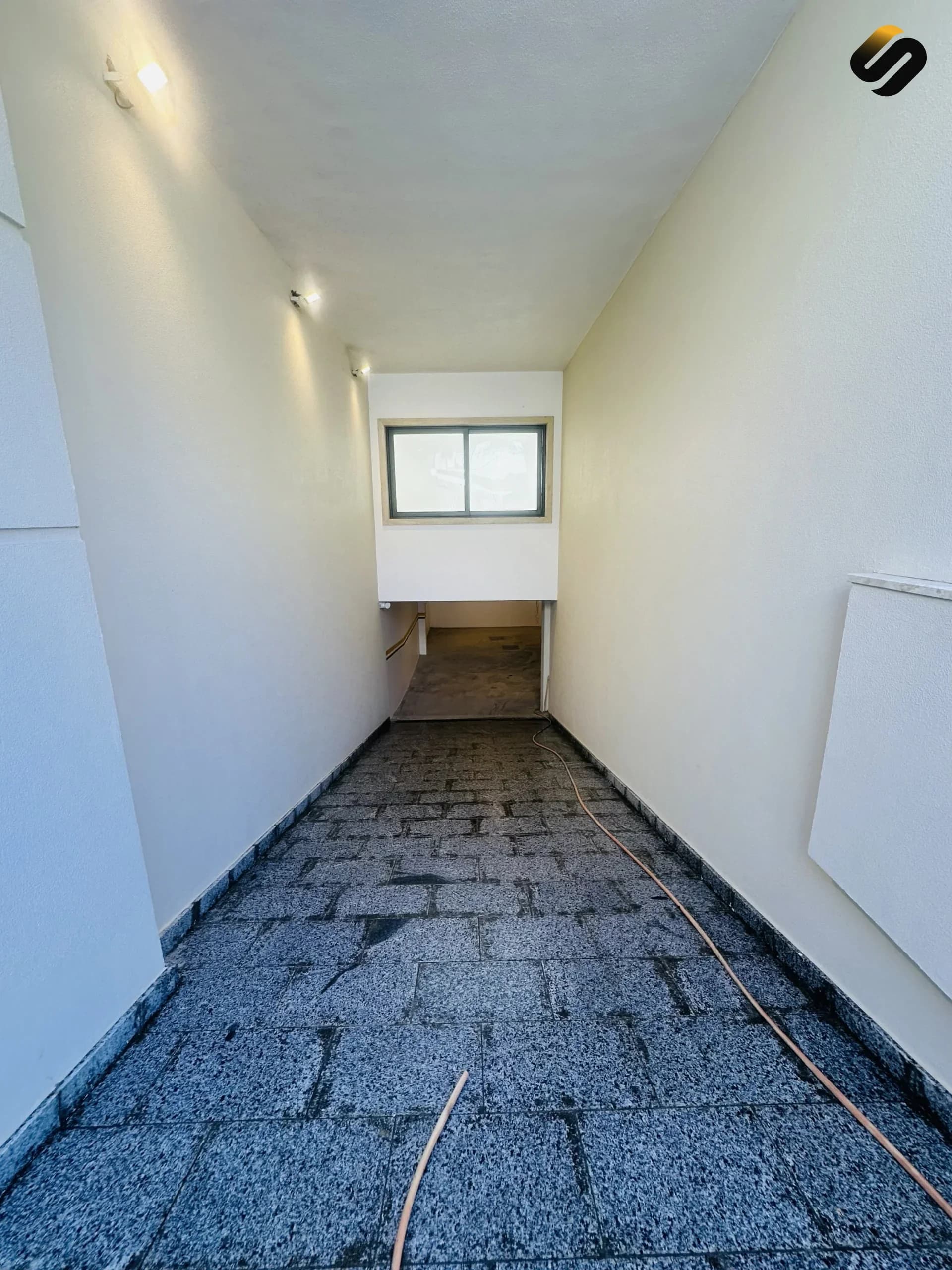 القمة المعمارية: حين يتحدى التصميم حدود المساحة 4