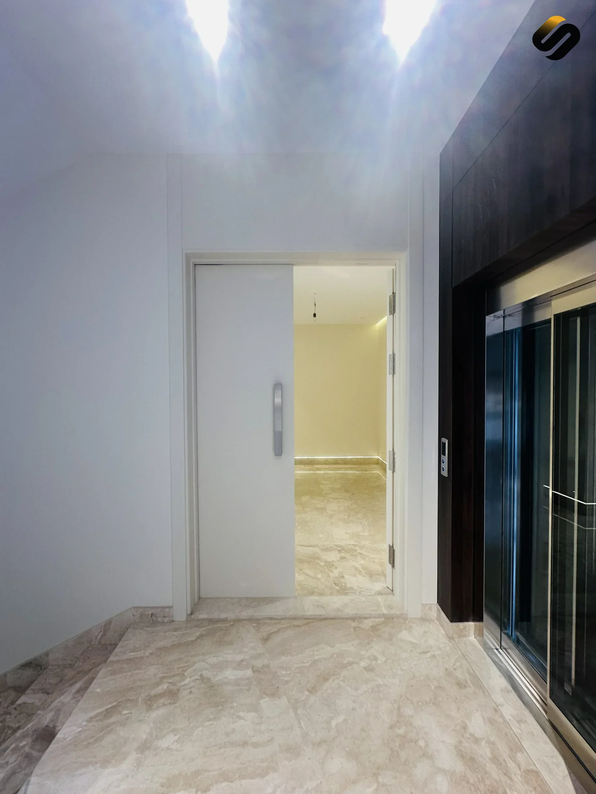 القمة المعمارية: حين يتحدى التصميم حدود المساحة 6