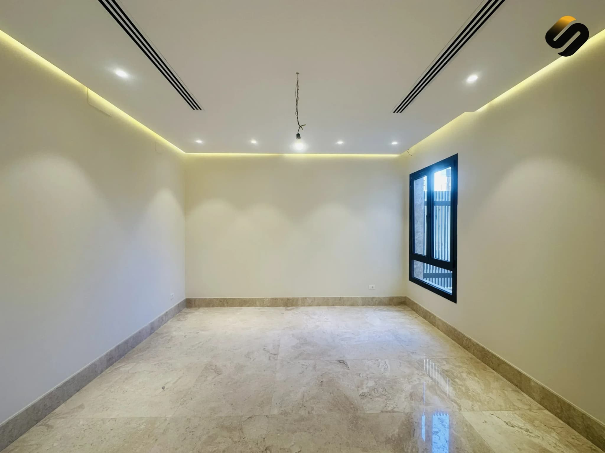 القمة المعمارية: حين يتحدى التصميم حدود المساحة 10