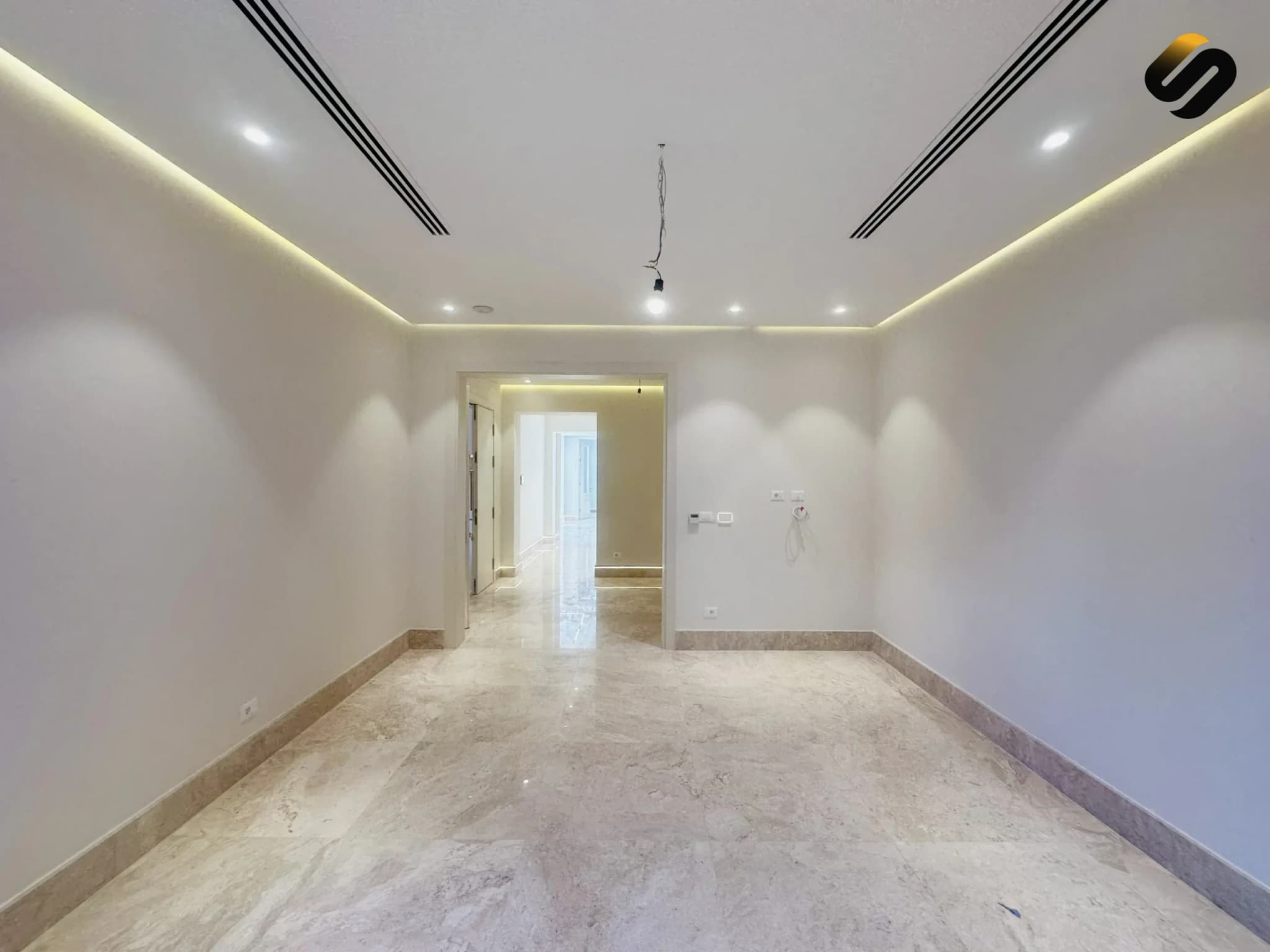 القمة المعمارية: حين يتحدى التصميم حدود المساحة 11
