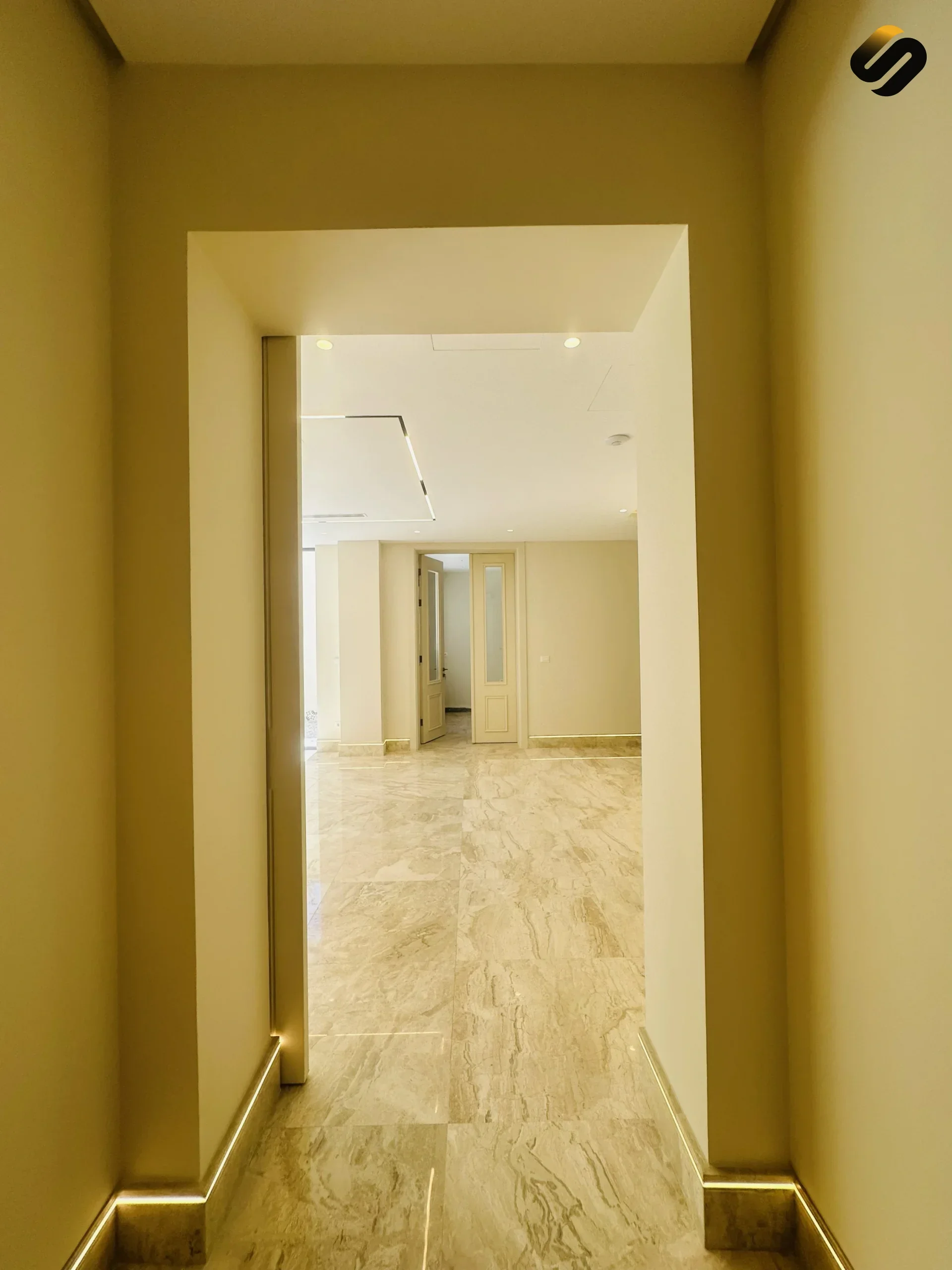 القمة المعمارية: حين يتحدى التصميم حدود المساحة 15