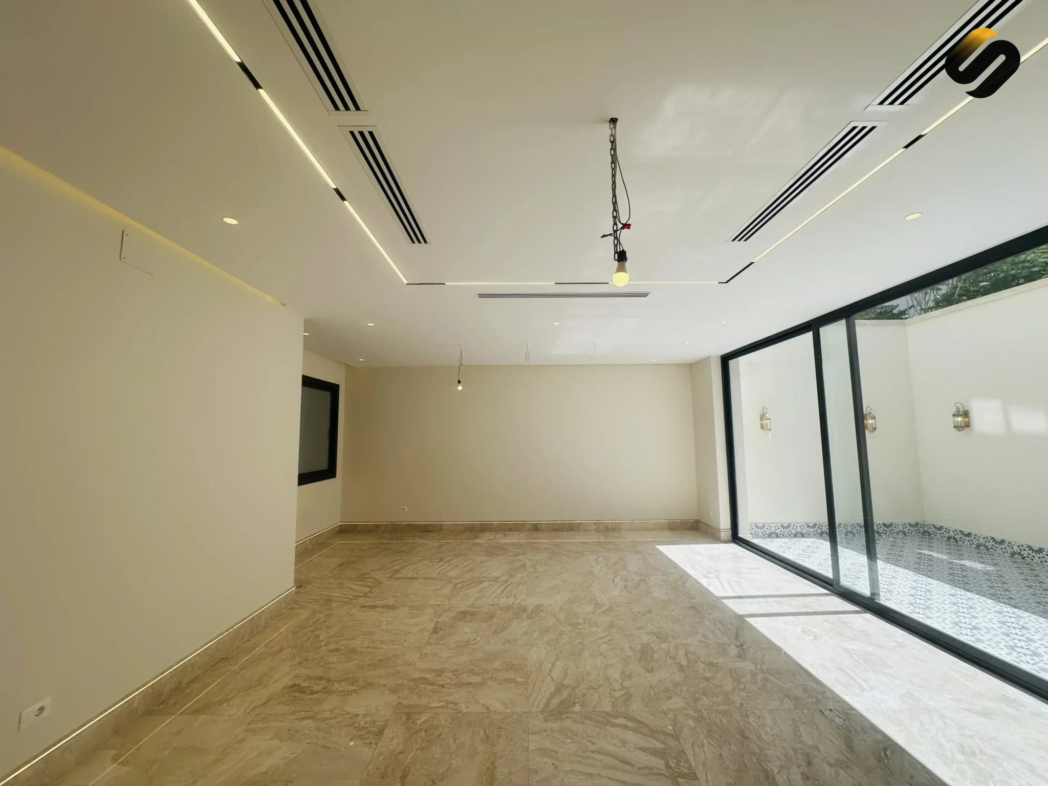 القمة المعمارية: حين يتحدى التصميم حدود المساحة 16