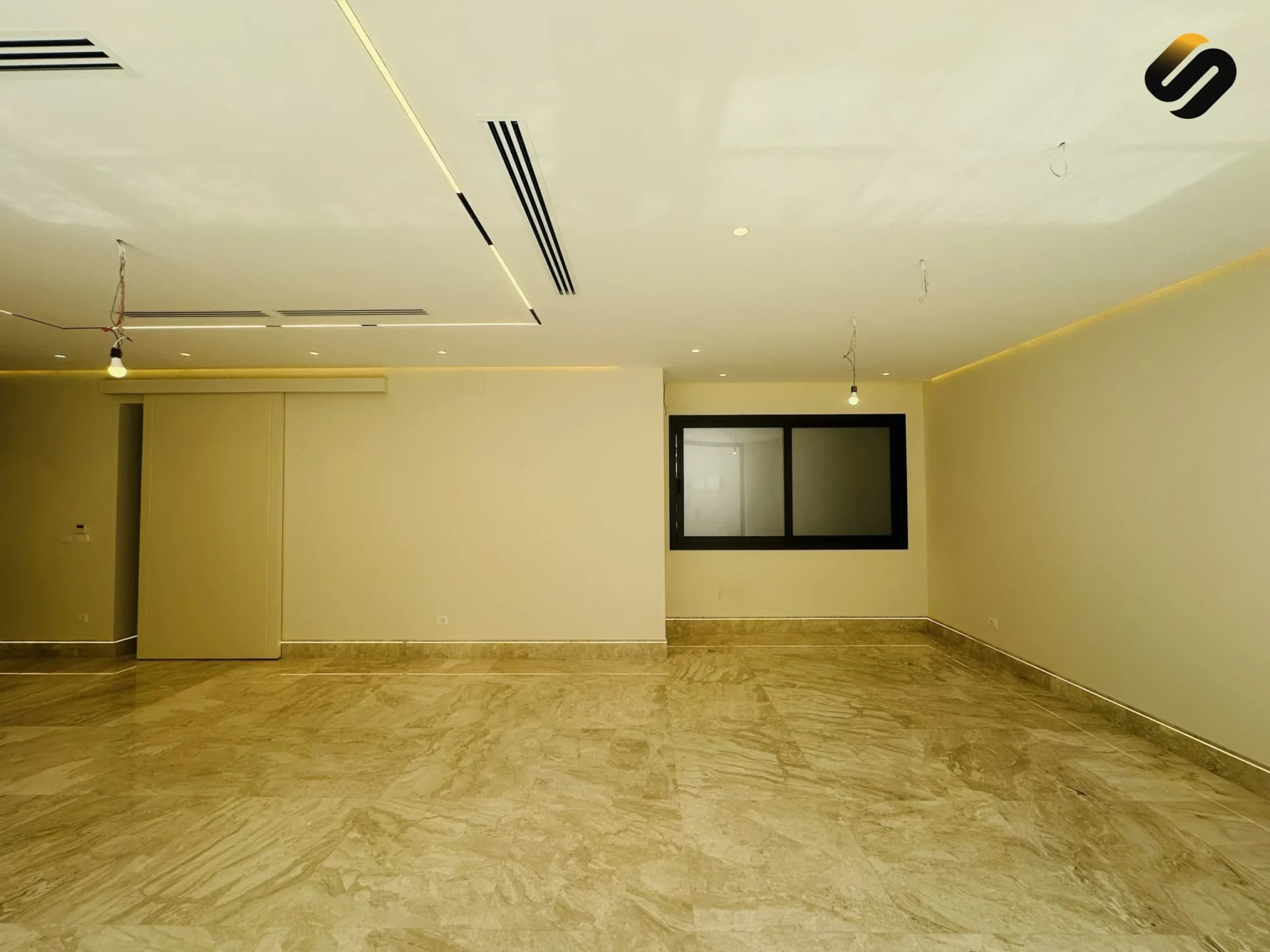 القمة المعمارية: حين يتحدى التصميم حدود المساحة 17