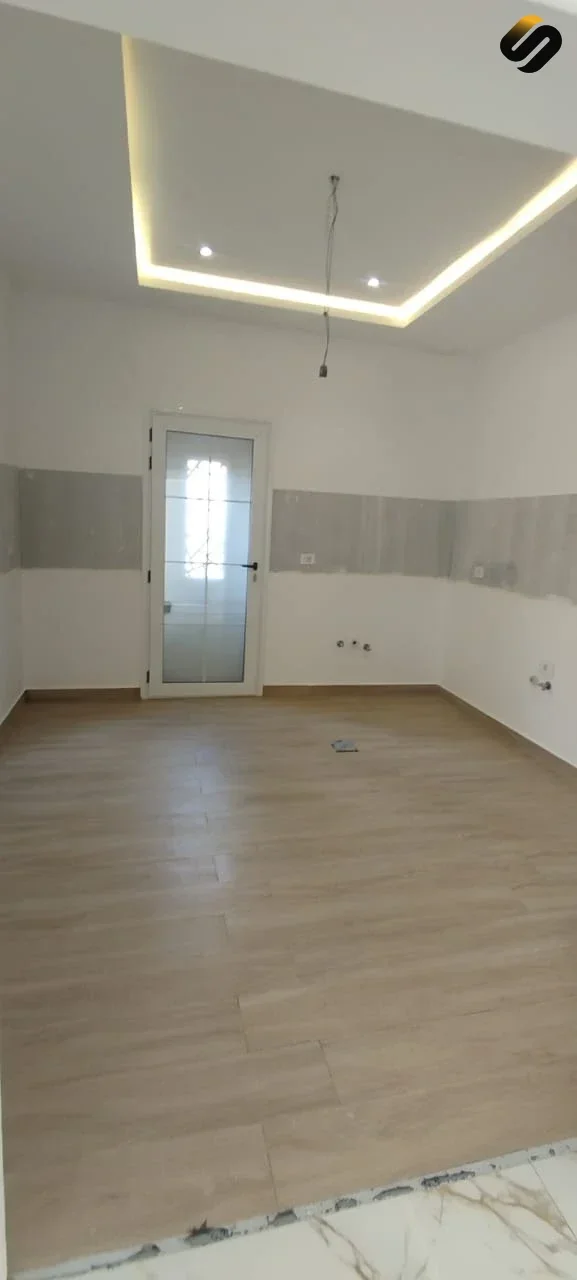 للبيع: فيلا راقية (دورين مفصولين) | عين زارة - مقسم ططناكي الجديد 🏠 4