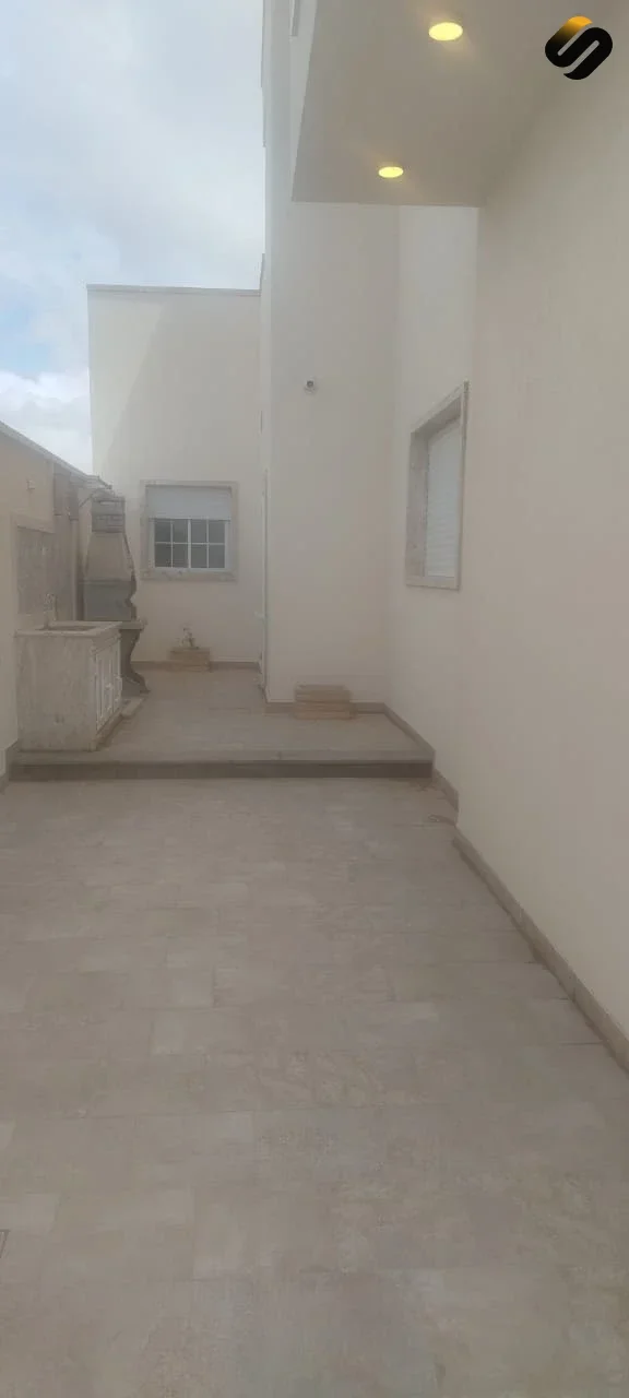 للبيع: فيلا راقية (دورين مفصولين) | عين زارة - مقسم ططناكي الجديد 🏠 9