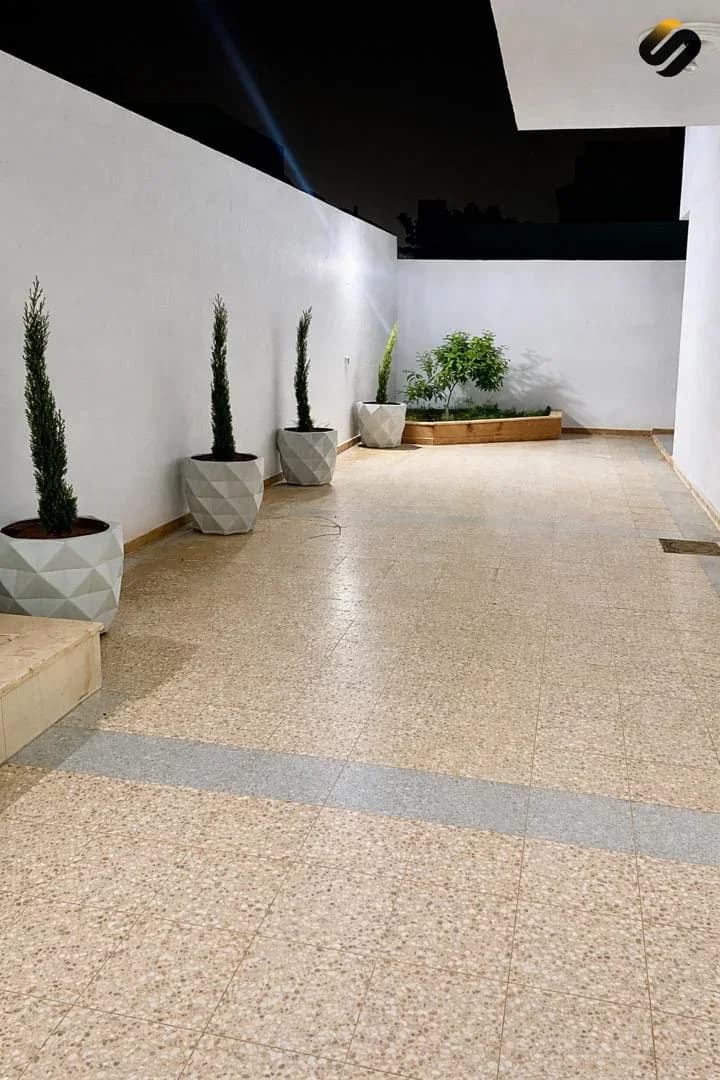 مبنى في حي دمشق للإيجار 4