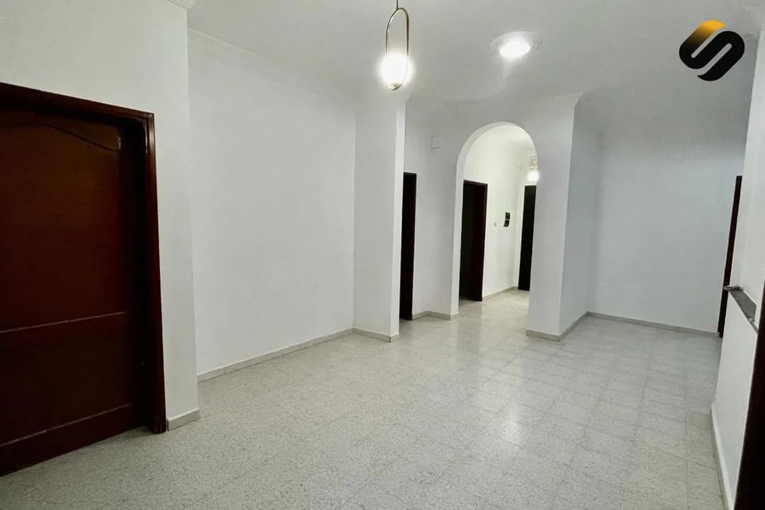 مبنى في حي دمشق للإيجار 5