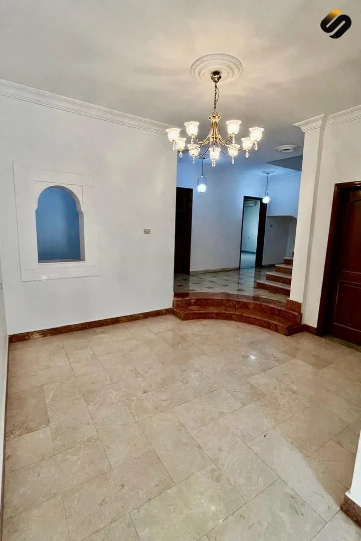 مبنى في حي دمشق للإيجار 6