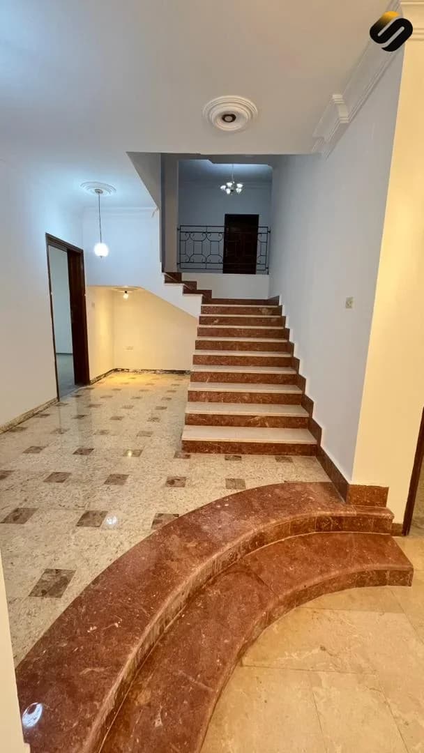مبنى في حي دمشق للإيجار 8