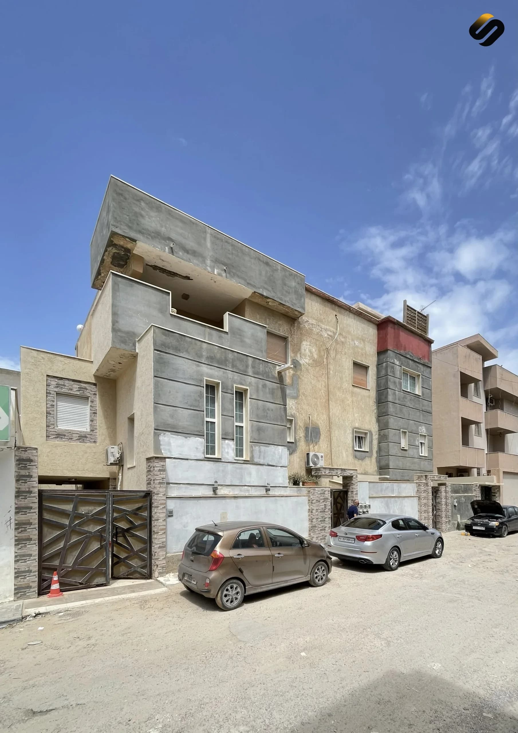 عماة سكنية في شارع الظل  2